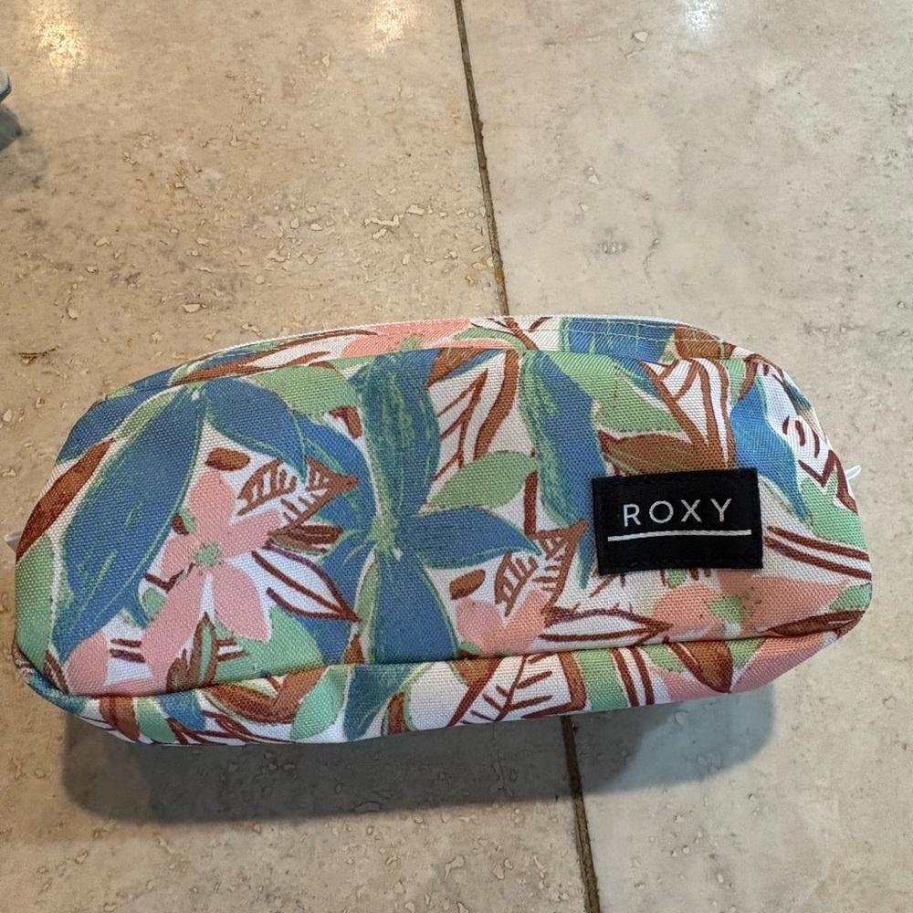 Roxy Tropical Leaf Print Pouch